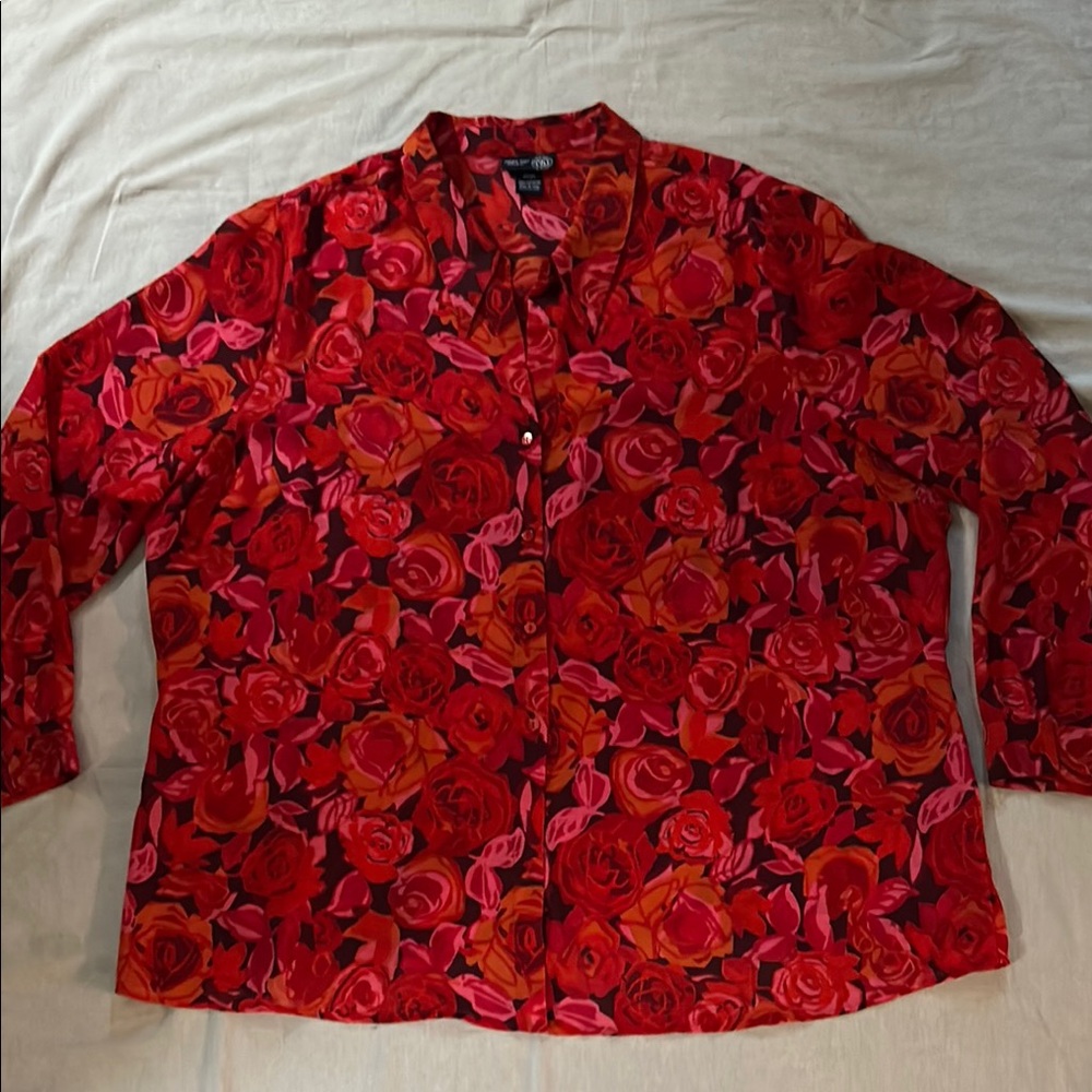 Venezia Jeans Clothing Co. 100% Polyester Floral Red and Pink Button-Up Blouse